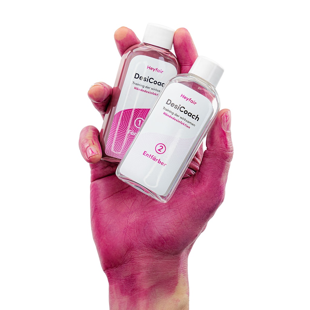 DesiCoach-75ml_Packshot-in-Hands_RGB-1200px_de.jpg